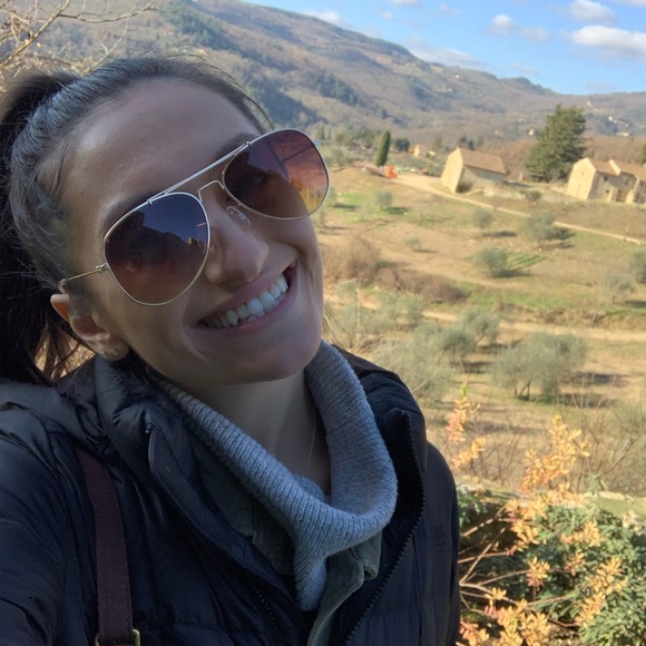 Meet your Posher, Izzy - Picture 7 of 8